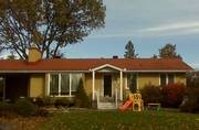 Great 2 Bed Bungalow in Crestview with a 2 bedroom apartment